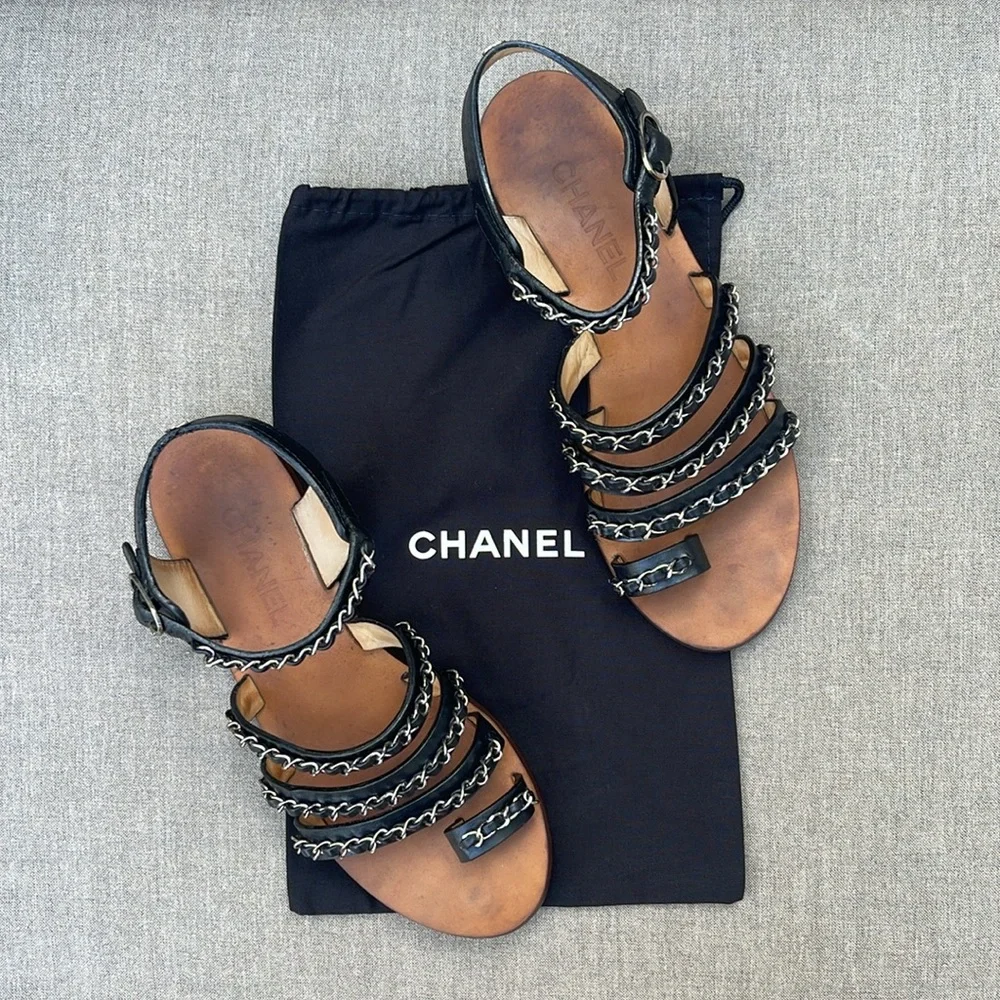CHANEL Strappy Flat Sandal in Black Leather and Silver Chain Detail
